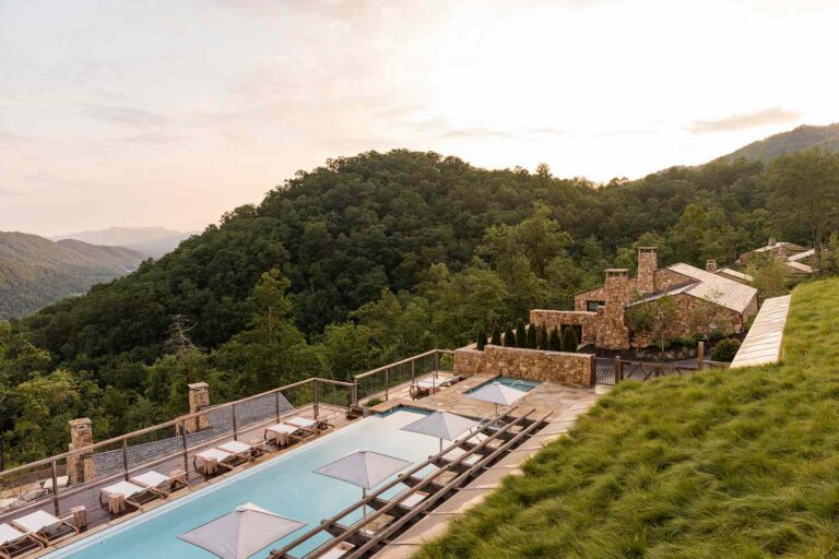 Best Mountain Hotels United States: A Guide to Alpine Hospitality Excellence
