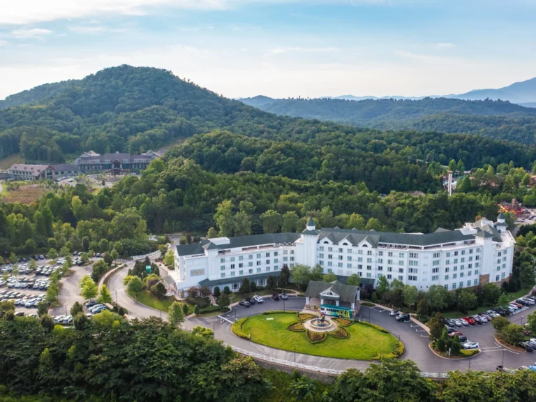 How to Plan Mountain Hotels Weddings on a Budget: Expert Logistics