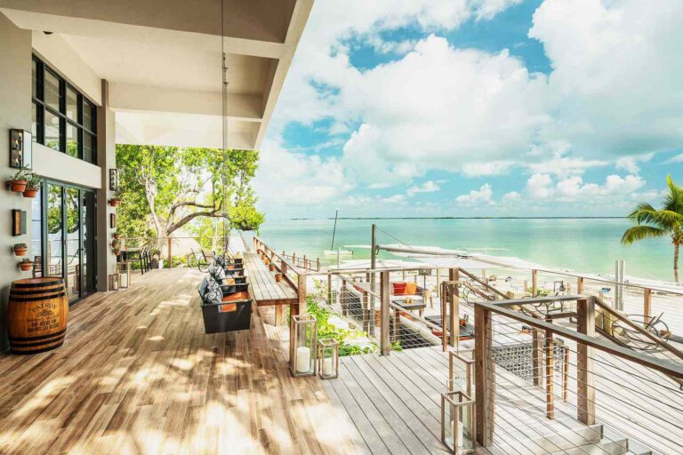Top Nature Retreats in America: A Definitive Guide to Wilderness Lodging